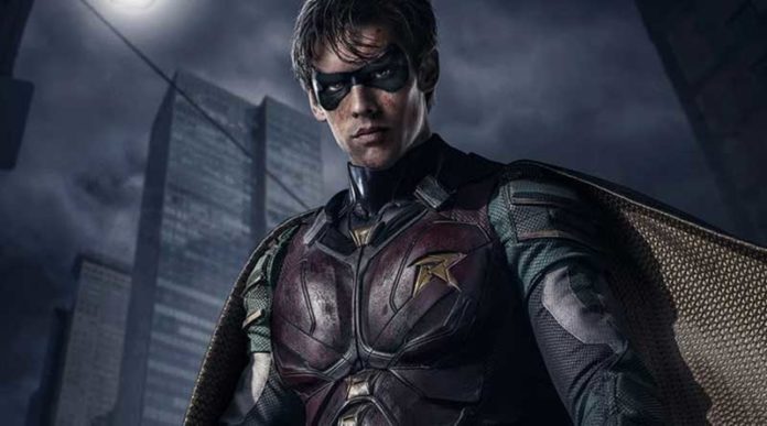 Brenton Thwaites como Robin