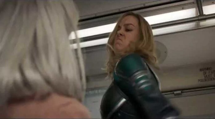 Por qué La Capitán Marvel golpea a una anciana