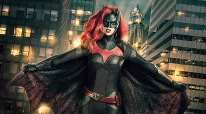 Primera imagen de Ruby Rose como Batwoman revela nuevo cruzado con capa