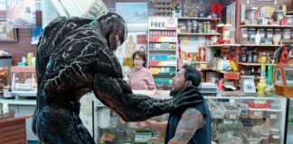 la actuación de Tom Hardy se destaca en una "película de cómics grande y torpe" que merece una secuela gracias a él.